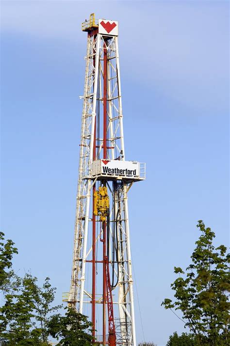 An Oil-rig Drilling Derrick Photograph by Duncan Shaw