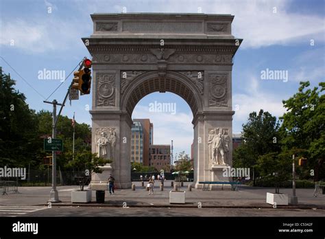 Washington square park arch hi-res stock photography and images - Alamy