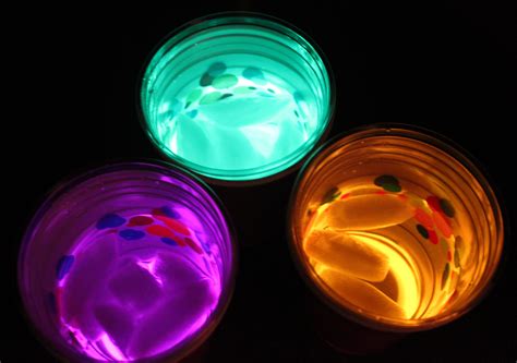 Frugal Sleepover Fun: Glow-in-the-Dark Cups - Mommysavers | Mommysavers