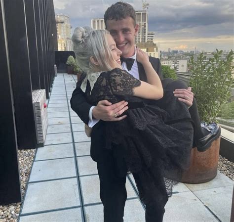 Phoebe Bridgers shares loved-up photo with boyfriend Paul Mescal on ...