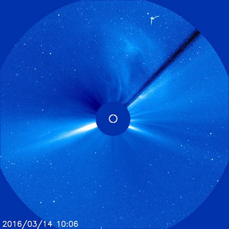 NASA's SOHO captures 'UFO' near Sun -- High Strangeness -- Sott.net