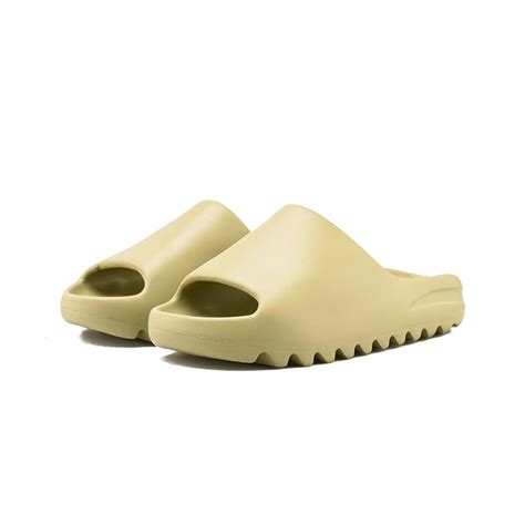 adidas - Yeezy Slide (Resin/Resin/Resin) – amongst few