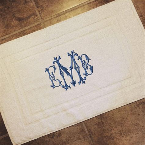 Monogrammed Bath Mat - Etsy | Monogramm