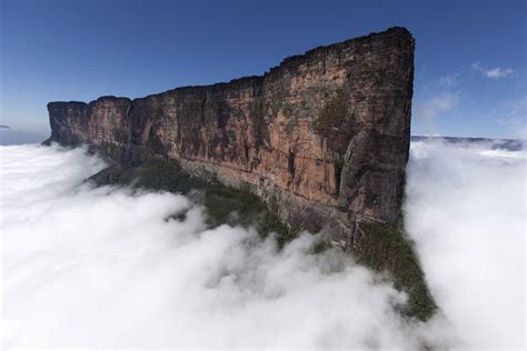 VENEZUELA Mount Roraima is located in Venezuela's Canaima National Park ...