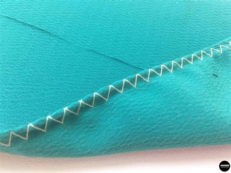 How to Zigzag Stitch – Fashion Wanderer