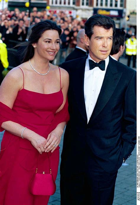 Photo : Pierce Brosnan et Keely Shaye Smith en 1999. - Purepeople