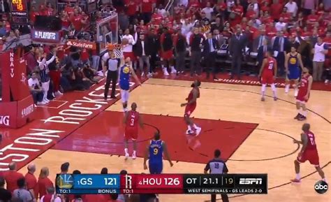 Steph Curry somehow misses dunk in final minute of Game 3 loss