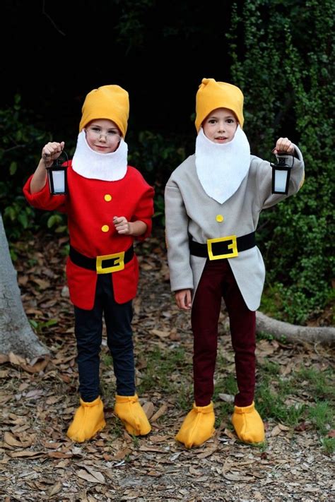 DIY Do It Yourself tutorial Snow White's dwarfs and prince costumes ...