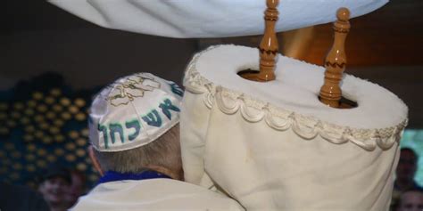 Simchat Torah Celebrations at Bonai Shalom – Boulder Jewish News