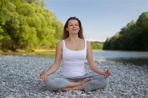 Bhastrika Pranayama - Steps, Precautions and Health Benefits