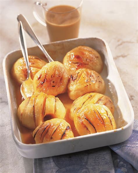 Recette Pommes au four, sauce au caramel - Marie Claire