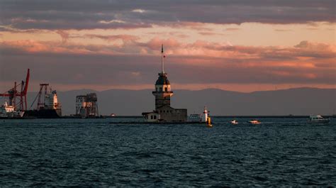 Lighthouse in Port · Free Stock Photo