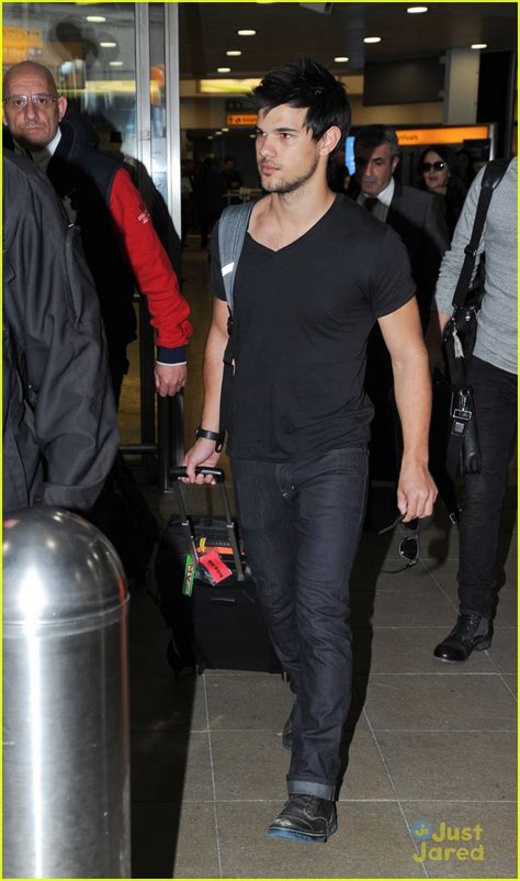 Taylor Lautner Flies to London for 'Cuckoo' Filming? | Photo 653537 ...