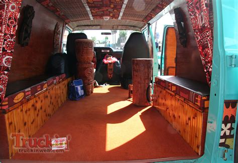 12 Far-Out Van Interiors From The 70s That Will Make You Scratch Your Head