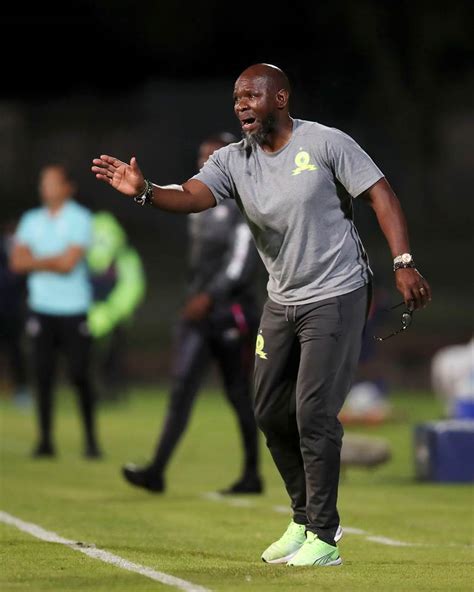 Mamelodi Sundowns' Steve Komphela and Kermit Erasmus hit back at Hugo Broos | Kickoff