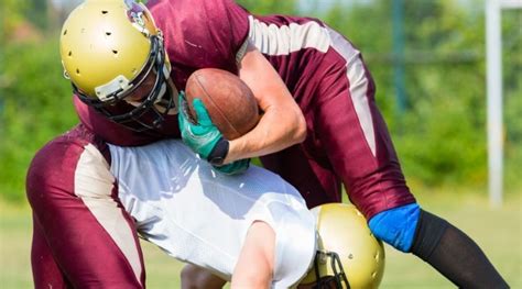 How to Tackle in Football (7-Step Guide)