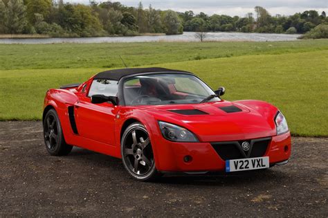 Driving the classics: Vauxhall VXR220 (2005) review | CAR Magazine