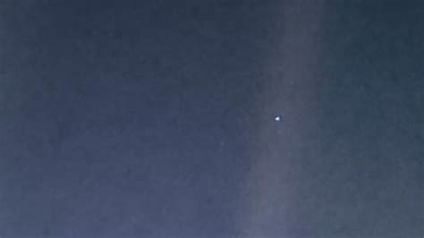 Nasa 're-masters' classic 'Pale Blue Dot' image of Earth - BBC News