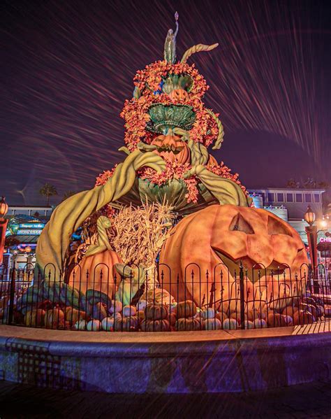 5 Theme Parks That Go All Out for Halloween 2022 – PureWow