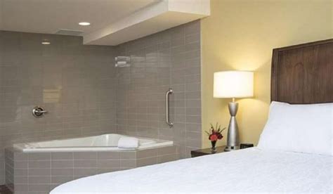 Hotels in kentucky with jacuzzi suites