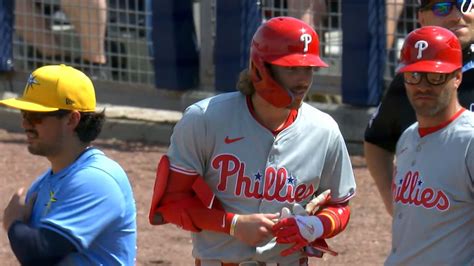 Bryson Stott singles to right field | 03/07/2024 | Philadelphia Phillies