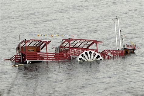 Paddle wheeler tourist attraction goes under… water that is - InfoNews.ca