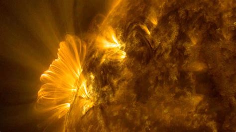 Some of the sun’s iconic coronal loops may be ghostly illusions