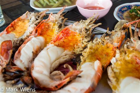 These Giant River Prawns in Ayutthaya, Will Make Your Jaw Drop!