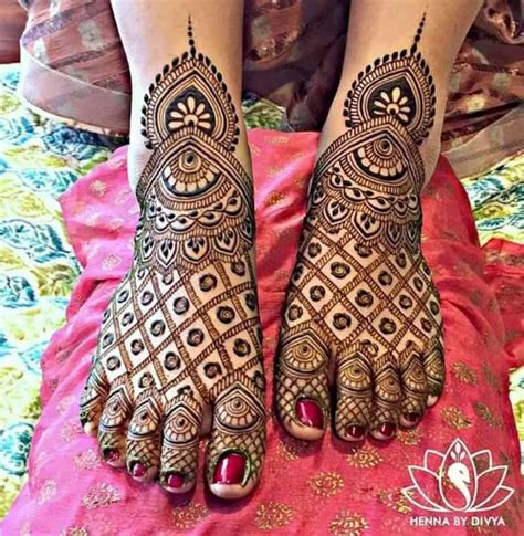 30 Mind Blowing Leg And Foot Mehndi Designs For Brides!