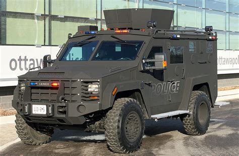 Avon & Somerset Police - Armoured Land Rover Defender 110 - Tactical ARV | Rescue vehicles, Army ...