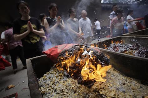 China's ghost festival - Photo 1 - Pictures - CBS News