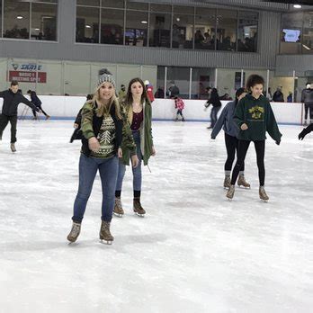 LYNNWOOD ICE CENTER - 22 Photos & 49 Reviews - 19803 68th Ave W ...