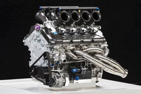 Volvo Shows 5.0-liter V8 Engine for Australian V8 Supercar Championship ...