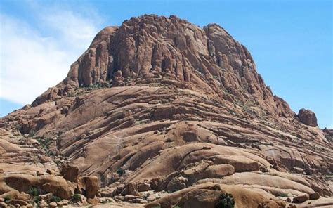 2 Days Spitzkoppe Hiking Tour - Safari World Tours in 2022 | Hiking tours, Namibia, Namib desert