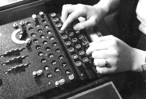 Bundesarchiv Bild 183-2007-0705-502, Chiffriermaschine "Enigma" - Enigma machine - Wikipedia ...