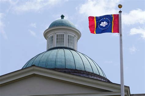 Mississippi approves flag with magnolia, ‘In God We Trust’ - gulflive.com