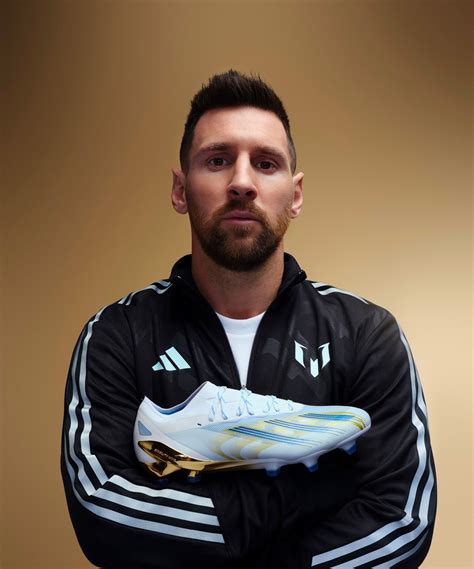 Messi Punya Sepatu Baru dari Adidas, Namanya 'Las Estrellas' Harganya ...