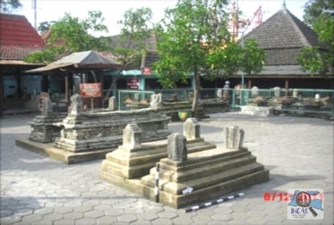 KOMPLEK MAKAM SUNAN GIRI | Cagar Budaya Jatim