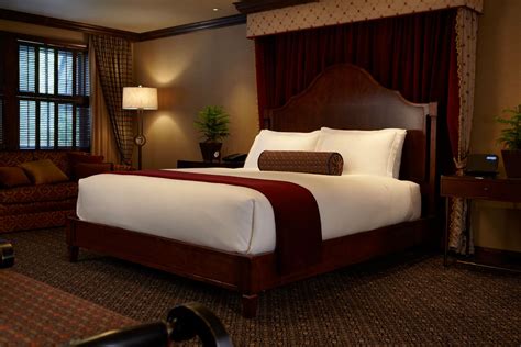 Hotel Rooms and American Club Suites | Destination Kohler