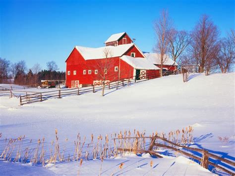 10 Beautiful Snow-Covered Barn Photos | Barn photos, Country christmas, Barn pictures