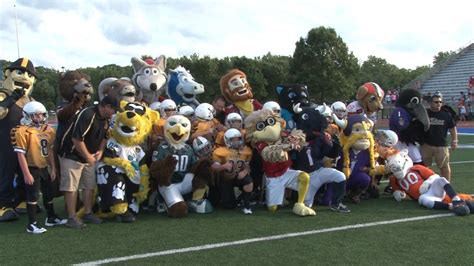 Colts Host NFL Mascots vs. PeeWees Game