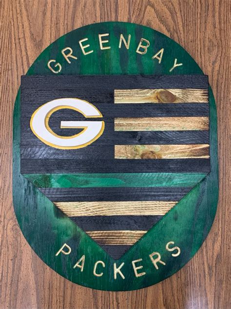 Packer plaque | Wood crafts, Green bay packers, Crafts