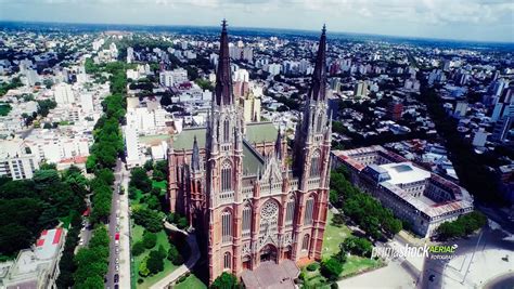 Imágenes aéreas 4K de la Catedral de la Plata en Argentina - El Drone