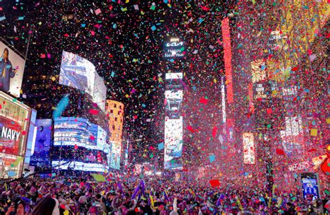 Thousands gather in Times Square for New Year ball drop