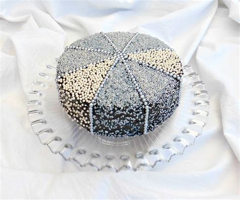 Sparkly Silver Decorated Cake : 5 Steps - Instructables