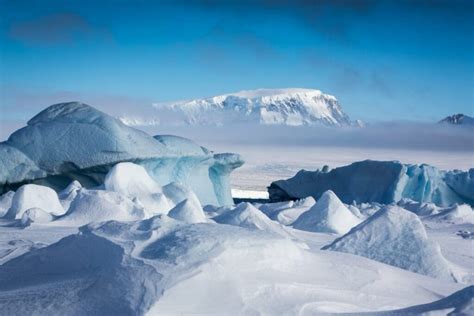 The Explorer's Guide to Antarctica - The Explorer's Passage