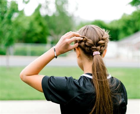 Women's Soccer Hairstyles - Seven Iconic Hairstyles From The 2000s That Deserve A Comeback I D ...