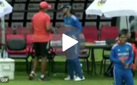 [Watch] Smriti Mandhana Enjoying Playful Hailstorm Moment With Batting Coach Amol Muzumdar ...