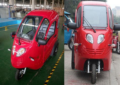 Passenger Enclosed Electric Tricycle 60 V 800 W 2 Seats For Adult 25 Km/H