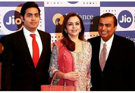 Mukesh Ambani - Biography,Height, Weight, Age, Wife, Family, Wiki ...